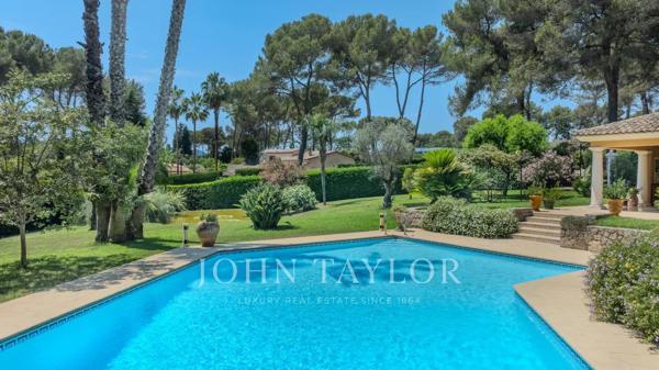 Mougins, superbe néo provençale dans un domaine fermé