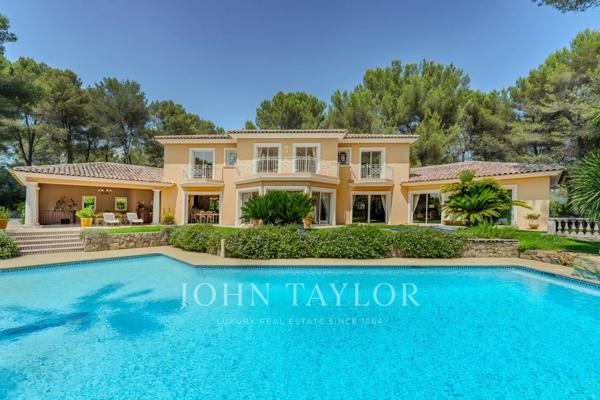 Mougins, superbe néo provençale dans un domaine fermé