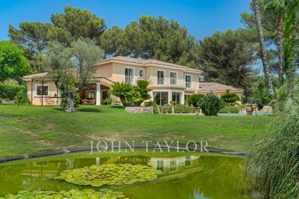 Mougins, superbe néo provençale dans un domaine fermé
