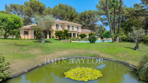 Mougins, superbe néo provençale dans un domaine fermé