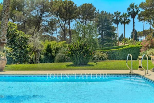 Mougins, superbe néo provençale dans un domaine fermé