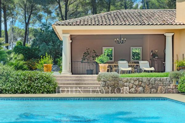 Mougins, superbe néo provençale dans un domaine fermé