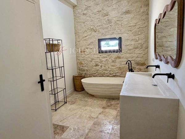Pernes-les-Fontaine - Coeur de la Provence