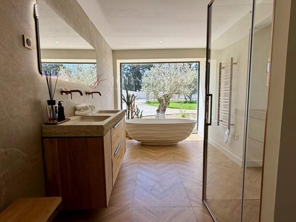 Pernes-les-Fontaine - Coeur de la Provence