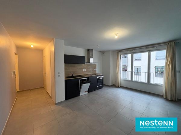 INVESTISSEMENT - STUDIO de 29.42m² avec cave et garage fermé en sous-sol situé à Vaulx-en-Velin Centre