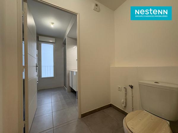 INVESTISSEMENT - STUDIO de 29.42m² avec cave et garage fermé en sous-sol situé à Vaulx-en-Velin Centre