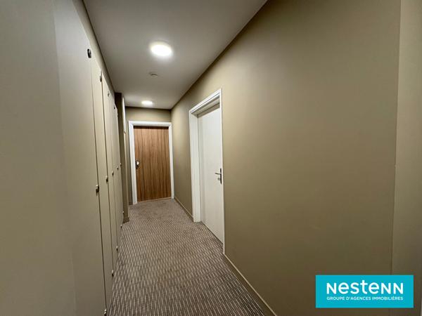 INVESTISSEMENT - STUDIO de 29.42m² avec cave et garage fermé en sous-sol situé à Vaulx-en-Velin Centre