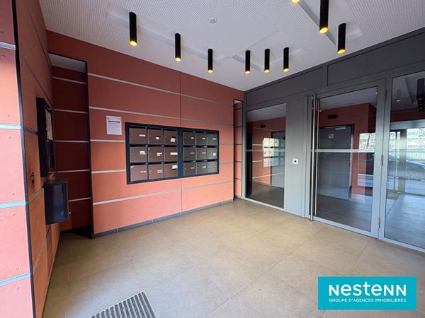 INVESTISSEMENT - STUDIO de 29.42m² avec cave et garage fermé en sous-sol situé à Vaulx-en-Velin Centre