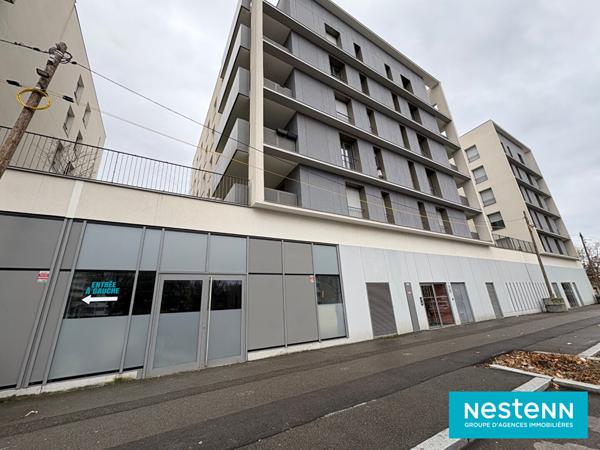 INVESTISSEMENT - STUDIO de 29.42m² avec cave et garage fermé en sous-sol situé à Vaulx-en-Velin Centre