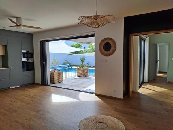 Maison plain pied de 2022 avec piscine en ville