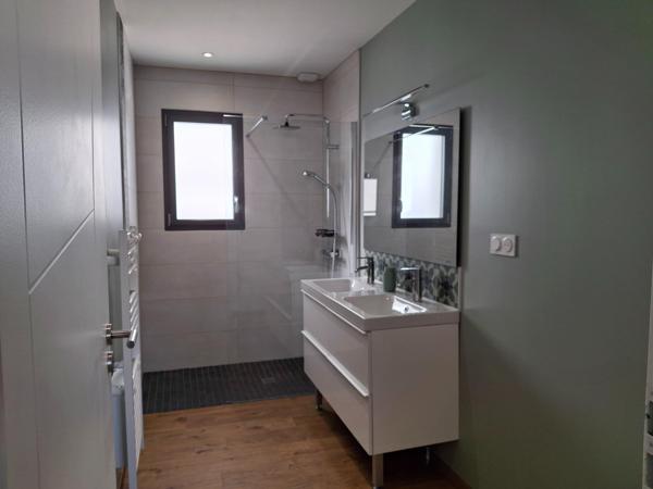 Maison plain pied de 2022 avec piscine en ville