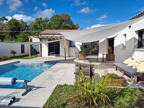 Maison plain pied de 2022 avec piscine en ville