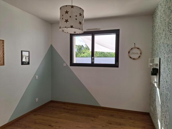 Maison plain pied de 2022 avec piscine en ville