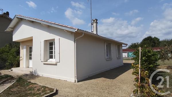 Maison à vendre  5 pièces - 82,34 m 2   SAINTES  - 17