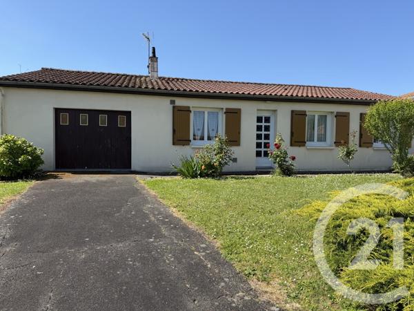Maison à vendre  5 pièces - 82,34 m 2   SAINTES  - 17