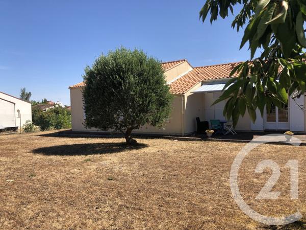 Maison à vendre  5 pièces - 82,34 m 2   SAINTES  - 17