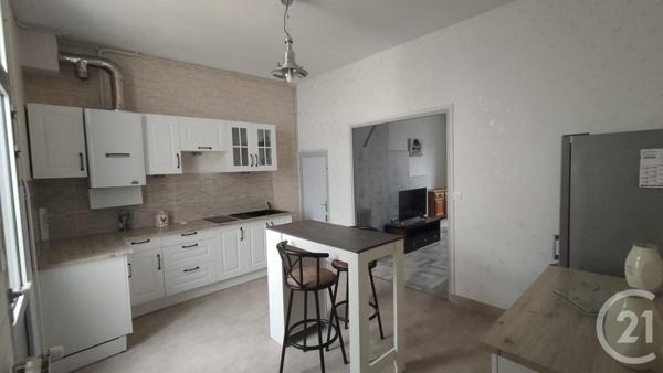 Maison à vendre  5 pièces - 82,34 m 2   SAINTES  - 17