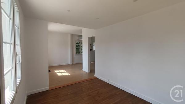 Maison à vendre  5 pièces - 82,34 m 2   SAINTES  - 17