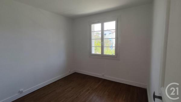 Maison à vendre  5 pièces - 82,34 m 2   SAINTES  - 17