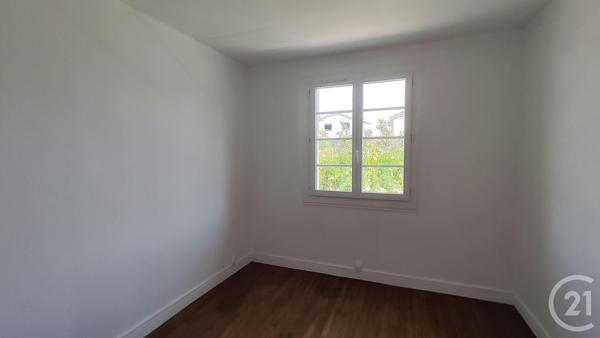 Maison à vendre  5 pièces - 82,34 m 2   SAINTES  - 17