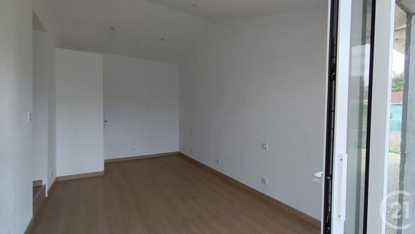 Maison à vendre  5 pièces - 82,34 m 2   SAINTES  - 17