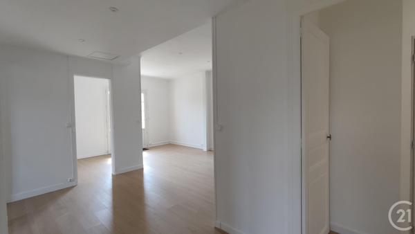 Maison à vendre  5 pièces - 82,34 m 2   SAINTES  - 17