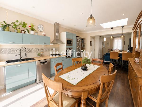 Maison
         4 pièces
        - 120 m² 294 000 € *