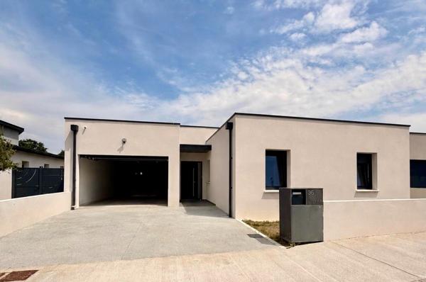EXCLUSIVITÉ  Élégante villa contemporaine de plain-pied aux prestations premium