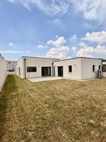 EXCLUSIVITÉ  Élégante villa contemporaine de plain-pied aux prestations premium
