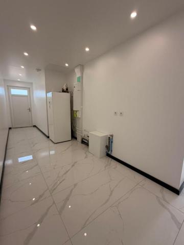 EXCLUSIVITÉ  Élégante villa contemporaine de plain-pied aux prestations premium