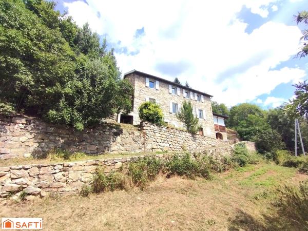 Ferme isolée 228m², terrains 5 hectares, sources