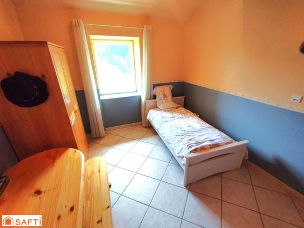 Ferme isolée 228m², terrains 5 hectares, sources
