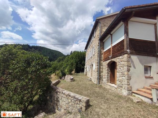 Ferme isolée 228m², terrains 5 hectares, sources