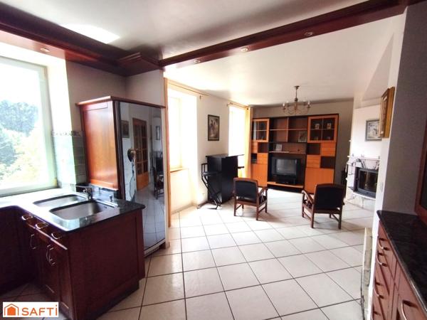Ferme isolée 228m², terrains 5 hectares, sources