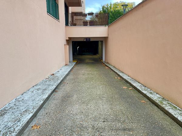 Parking / box Gif Sur Yvette