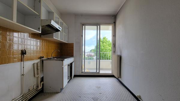 Appartement 4 pièces de 88 m2 avec balcons et box