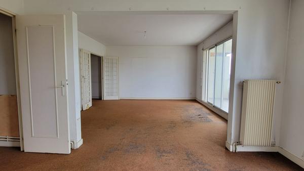 Appartement 4 pièces de 88 m2 avec balcons et box