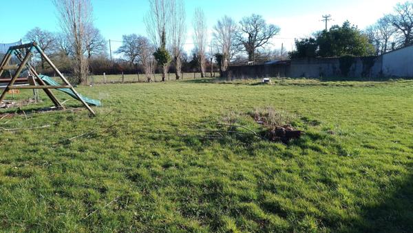 Terrain à NUEIL-LES-AUBIERS, 79250 - 1291m²