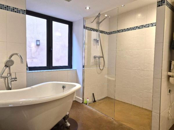 Appartement à LYON 3E ARRONDISSEMENT, 69003 - 3 pièces 123m²