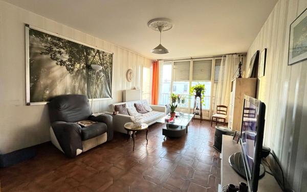 Appartement à vendre    3 pièces • 76,07 m2 Beauvais