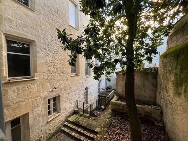 A vendre bel appartement en duplex rénové de 81m2 en hyper centre de Périgueux