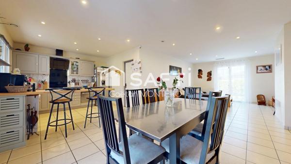 À vendre – Maison de plain-pied avec piscine à Parentis-en-Born