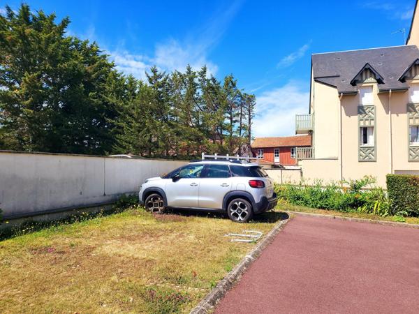 À pied, plage 4', gare 2', centre 3', au calme, parking, balcons, douillet !
