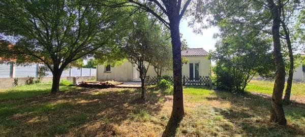 Maison Gorges 4 P . 3 Chs . 82.30 M² . T 1315 M² . Garage . Terrasse