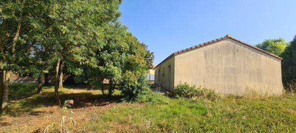 Maison Gorges 4 P . 3 Chs . 82.30 M² . T 1315 M² . Garage . Terrasse