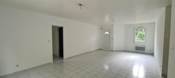 Maison Gorges 4 P . 3 Chs . 82.30 M² . T 1315 M² . Garage . Terrasse