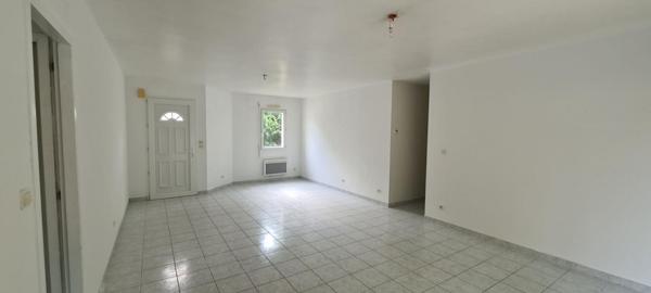 Maison Gorges 4 P . 3 Chs . 82.30 M² . T 1315 M² . Garage . Terrasse