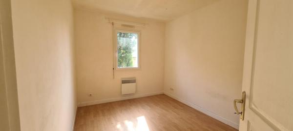 Maison Gorges 4 P . 3 Chs . 82.30 M² . T 1315 M² . Garage . Terrasse