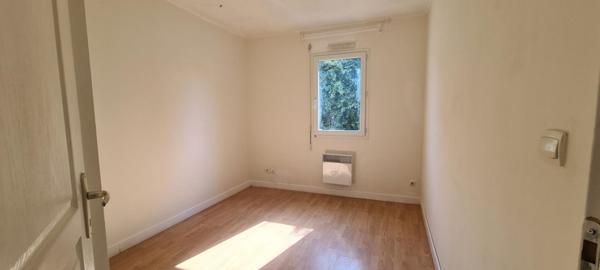 Maison Gorges 4 P . 3 Chs . 82.30 M² . T 1315 M² . Garage . Terrasse