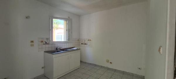 Maison Gorges 4 P . 3 Chs . 82.30 M² . T 1315 M² . Garage . Terrasse